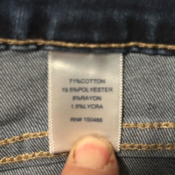 Fairlane | Distressed Women's Jeans | Size 30 - Picture 5 of 7